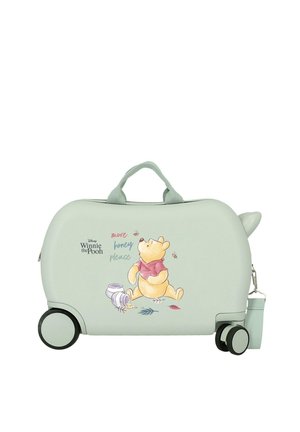 Maleta infantil con ruedas con ilustración de Winnie the Pooh, verde pastel, asa superior y compartimento lateral con cremallera.