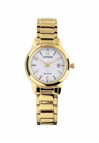 Horloge in goudkleur met een roestvrijstalen band, witte wijzerplaat, gouden markers en datumaanduiding op 3 uur. Eco-Drive technologie aangegeven.