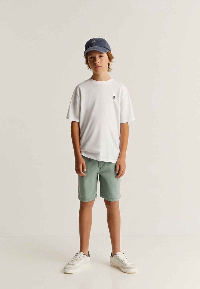 Scalpers OUTFITTERS - Shorts vaqueros - green