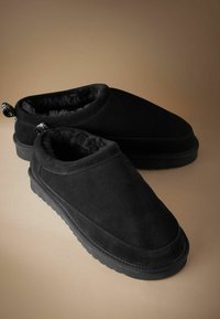 Next REGULAR FIT SIGNATURE - Šlepetės - black