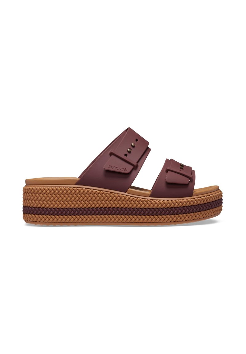 Crocs BROOKLYN BUCKLE - Badslippers - dark clay