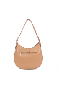 Borsa a tracolla in pelle color cuoio con forma arrotondata, manico superiore e tasca con zip frontale. Texture liscia con una leggera lucentezza.