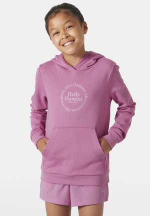 Różowa bluza z kapturem i kieszenią z przodu, z białym logo "Helly Hansen", w połączeniu z pasującymi szortami. Materiał wydaje się być miękki i teksturowany.