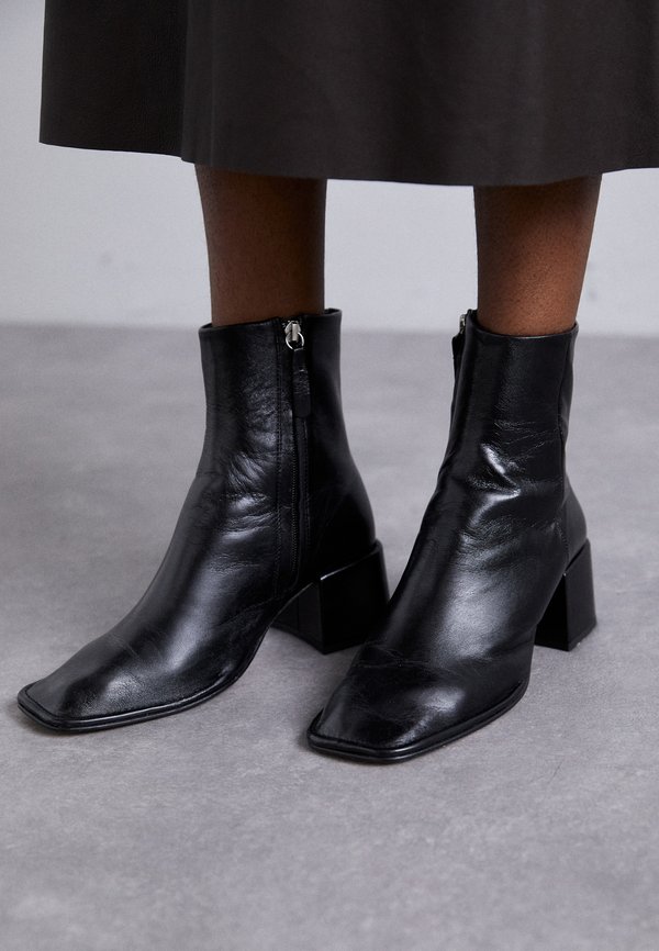 TARA - Classic ankle boots3