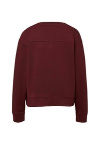 Burgundowa bluza z długim rękawem, klasyczny krój, z ściągaczami na rękawach i na dole, widoczna z tyłu na białym tle.