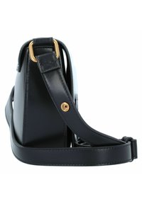 Borsa a mano in pelle nera con un design strutturato, accenti in metallo dorato e una tracolla regolabile. Texture liscia con linee pulite.