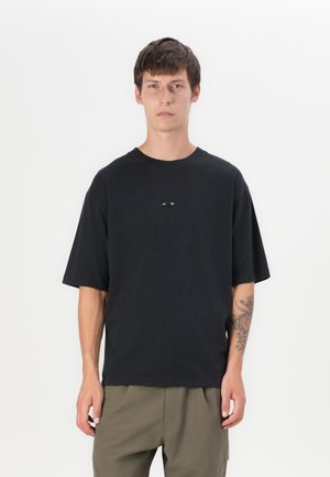 RISE TEE - Basic T-shirt - blackout