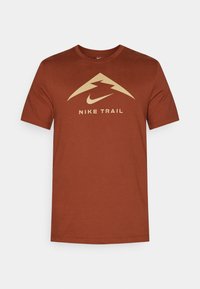TEE TRAIL LOGO - Sports T-shirt - cinnamon/parachute beige