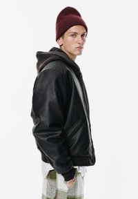 PULL&BEAR Imiteret læderjakke - black