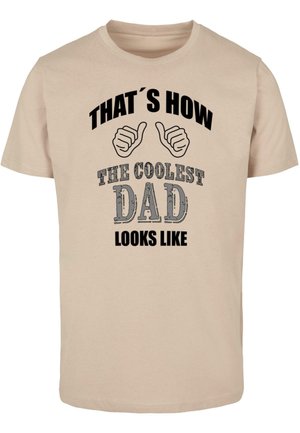 Beige cotton t-shirt featuring a printed graphic with the phrase "That's How the Coolest Dad Looks Like" and thumbs-up icons in black.
