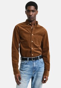 GANT REG  - Skjorter - cacao