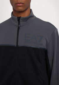 EA7 Emporio Armani - Dres