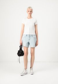 Thumbnail Image 3