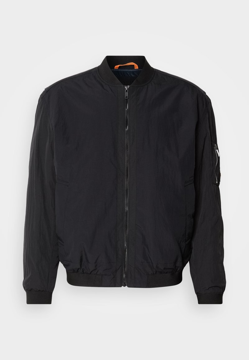 Czarna kurtka bomberka z zamek z przodu, ściągaczami przy mankietach i kołnierzu. Wykonana z gładkiego, lekkiego materiału, z boczną kieszenią na zamek.