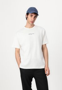 Tommy Jeans LOGO TEE - Trükipildiga T-särk - ecru