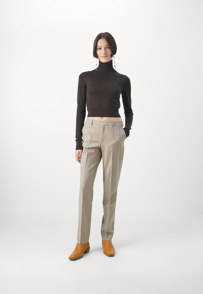 Filippa K EMMA TROUSERS - Kelnės - desert tau