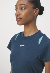 Nike Performance Camiseta deportiva - armory navy/white