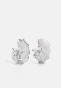 Atlasīts, silver-coloured