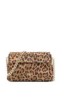 Torebka crossbody w wzór panterki wykonana ze zamszu, z klapką na przodzie, uzupełniona złotym łańcuszkiem i detalem logo z przodu.