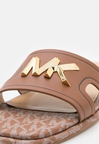 MICHAEL Michael Kors Mules - cognac
