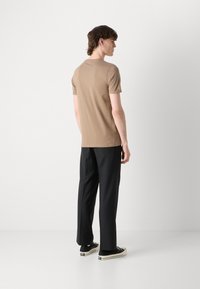 Les Deux ENCORE T-SHIRT - T-shirt print - walnut/white