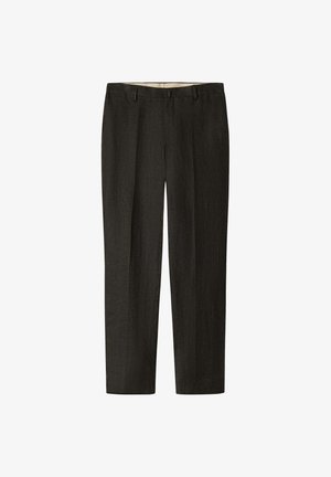 Ciemnoszare spodnie wykonane z teksturowanej tkaniny, o prostym kroju, z zakładkami z przodu oraz pasem z szlufkami na pasek.