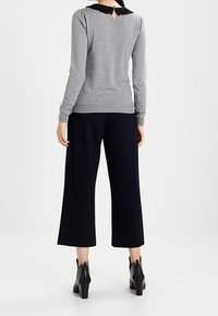 mint&berry Stickad tröja - grey