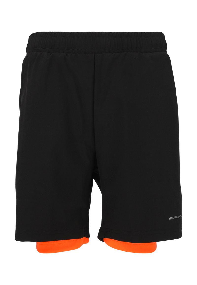 Svarta idrottsshorts med elastisk midja, med orange detaljer vid nederkanten och en logotyp på sidan. Slät tygtextur.