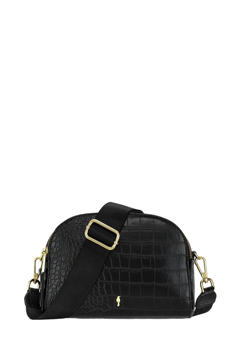 Czarna torba na ramię o fakturze imitującej krokodyla, ze złotymi akcentami i odczepianym czarnym paskiem. Półokrągły kształt z zamkiem błyskawicznym.