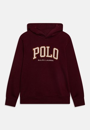 Bordowa bluza z kapturem z napisem "POLO" dużymi literami i "Ralph Lauren" poniżej z przodu, z długimi rękawami i ściągaczami.
