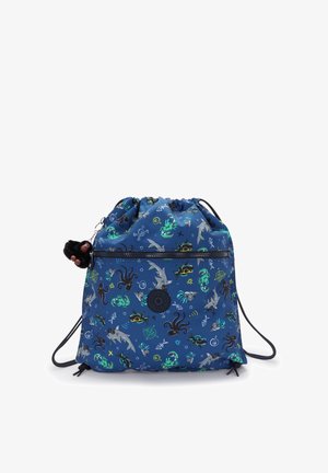Borsa a cordino blu in tessuto con motivi colorati a tema acquatico, una tasca frontale con zip e un ciondolo peloso nero attaccato.