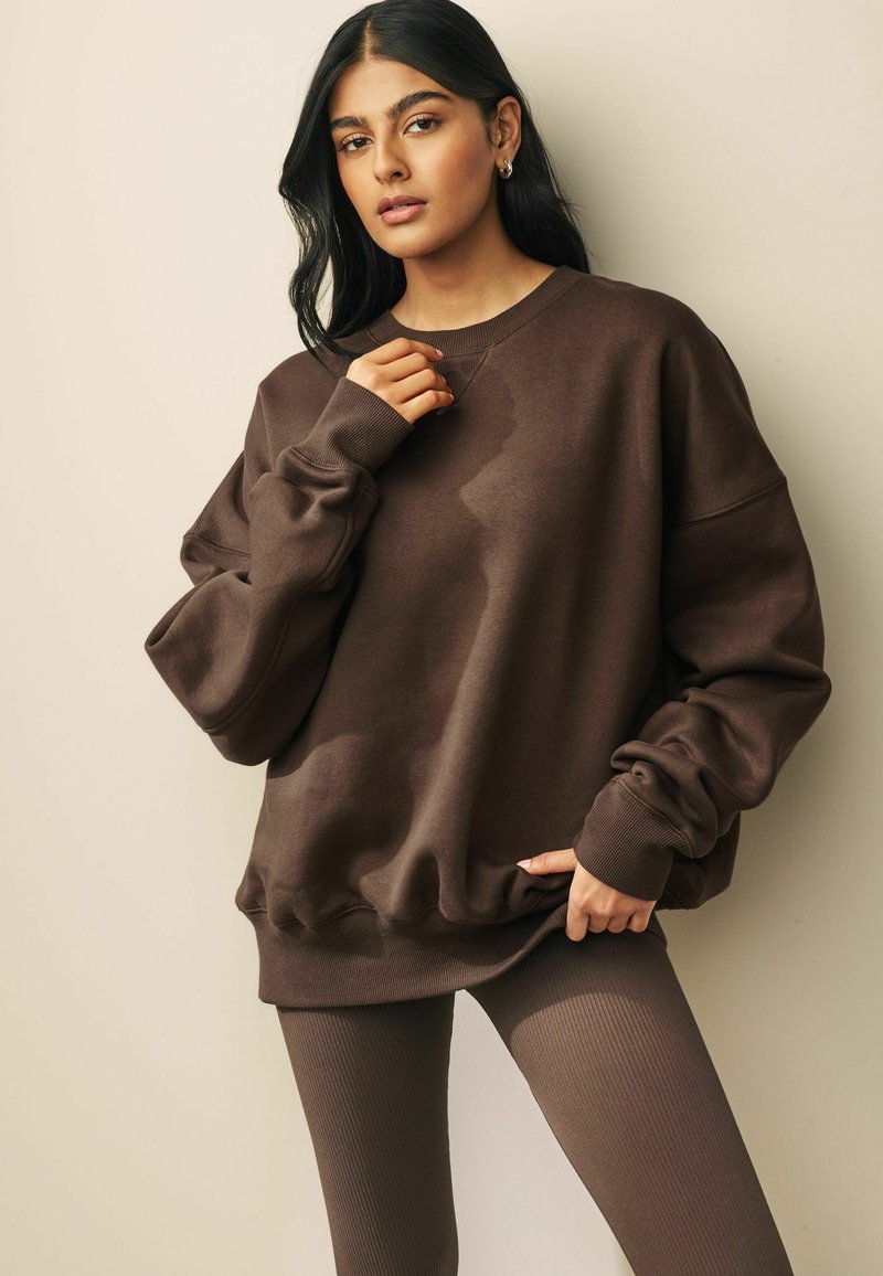 Next - LONGLINE CREW NECK  REGULAR FIT - Sweater - chocolate brown, Vergroten