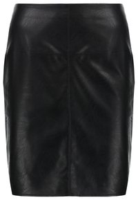Černá sukně tužkového střihu z umělé kůže s viditelným vertikálním a horizontálním švem, délka ke kolenům, hladká textura.