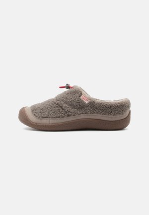 HOWSER III SLIDE - Papucsok - brown