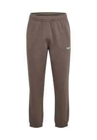 Braune Jogginghose aus weichem Stoff, mit elastischem Bund und Bündchen, versehen mit einem kleinen weißen Logo am unteren linken Bein.