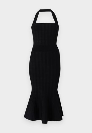 Schwarzes Strick-Midikleid mit einem Halskragen, tailliertem Oberteil, gerippter Textur und schwingendem Saum. Keine sichtbaren Muster oder Akzente.