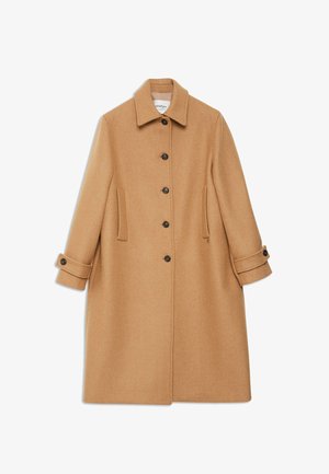 Camelkleurige wollen jas met een rechte pasvorm, kleine kraag en zes zwarte knopen. Beschikt over twee zijzakken en opgerolde manchetten.