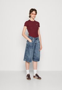 Lacoste Paprasti marškinėliai - bordeaux