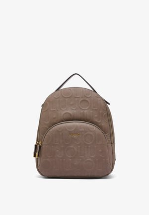 Lille taupe rygsæk med præget gentagende tekst ""LIU JO"", gyldent logo på frontlommen, dobbelte lynlås og øverste håndtag.