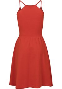 Robe sans manches rouge avec un corsage ajusté et une jupe évasée. Fabriquée en tissu lisse, dotée de fines bretelles et d'un design simple et classique.