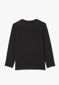 T-shirt nero a maniche lunghe in cotone. Presenta un collo a giro e un orlo dritto. Texture liscia senza modelli o accenti visibili.