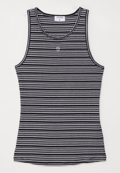 Stribet tank top i sort og hvid, lavet af blødt stof, med rund halsudskæring og et lille logo i midten foran.