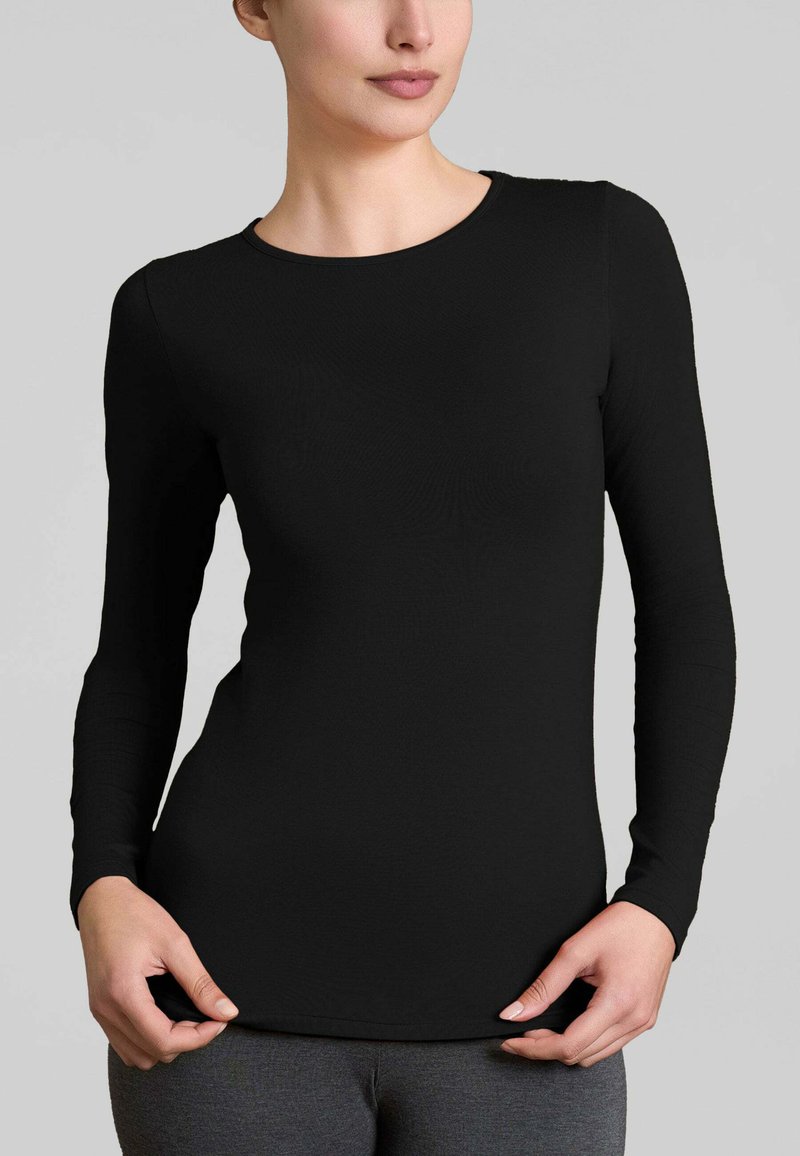 Maglietta nera a maniche lunghe con scollo rotondo. Realizzata in un materiale morbido e elasticizzato. Texture liscia, design aderente e stile basic.