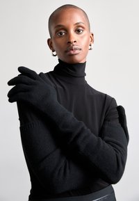 Selectat, black