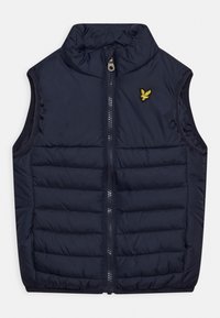 Granatowa, ocieplana kamizelka z wysokim kołnierzem, zamkiem błyskawicznym z przodu oraz małym, żółtym, haftowanym logo na lewej piersi. Szczegóły w pikowanym wzorze.