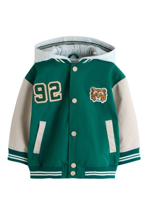 Veste universitaire pour enfants verte et beige avec poignets et ourlet rayés, boutons-pression, capuche, écusson numéro "92" et écusson tête de tigre sur la poitrine.