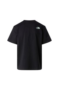 Černé tričko s krátkým rukávem s malým bílým logem "The North Face" na pravé horní části zad, zobrazené na čistě bílém pozadí.