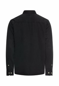 Schwarzes Langarmshirt mit Rückenpasse, Knopfmanschetten und subtiler Textur. Klassisches Kragen-Design mit geradem Saum.