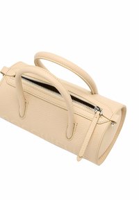 Beżowa skórzana torebka o cylindrycznym kształcie, z podwójnymi uchwytami, zamkiem błyskawicznym na górze i teksturowanym wykończeniem. Charakteryzuje się minimalistycznymi akcentami wzorniczymi.