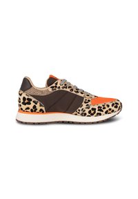 Zapatilla con estampado de leopardo y acentos en marrón, detalles naranjas y cordones grises. Presenta una parte superior texturizada y una suela blanca y duradera.
